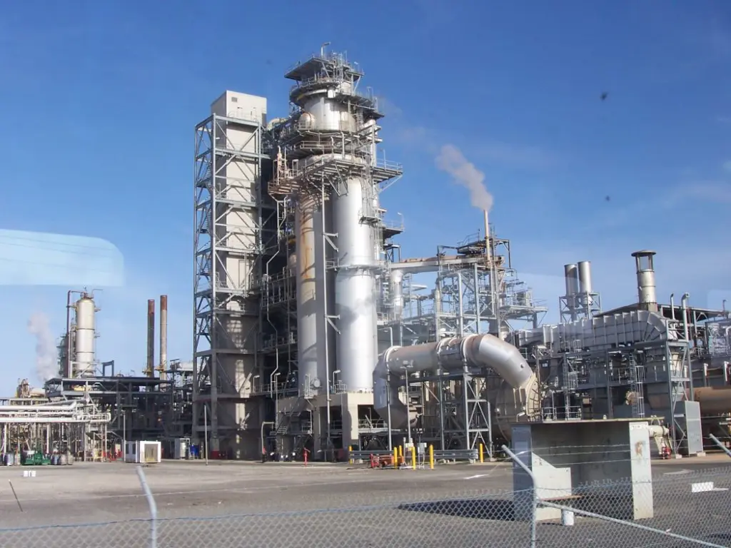 MARKETERS KICK AS PORT HARCOURT REFINERY FACES SHUTDOWN FOR MAINTENANCE 1 warri refinery 1 1024x768 2