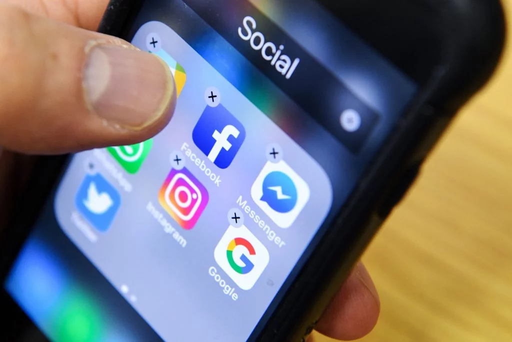 US LAWYER, MARK ZUCKERBERG SUES FACEBOOK & META 1 Twitter Facebook Instagram 1024x683 1