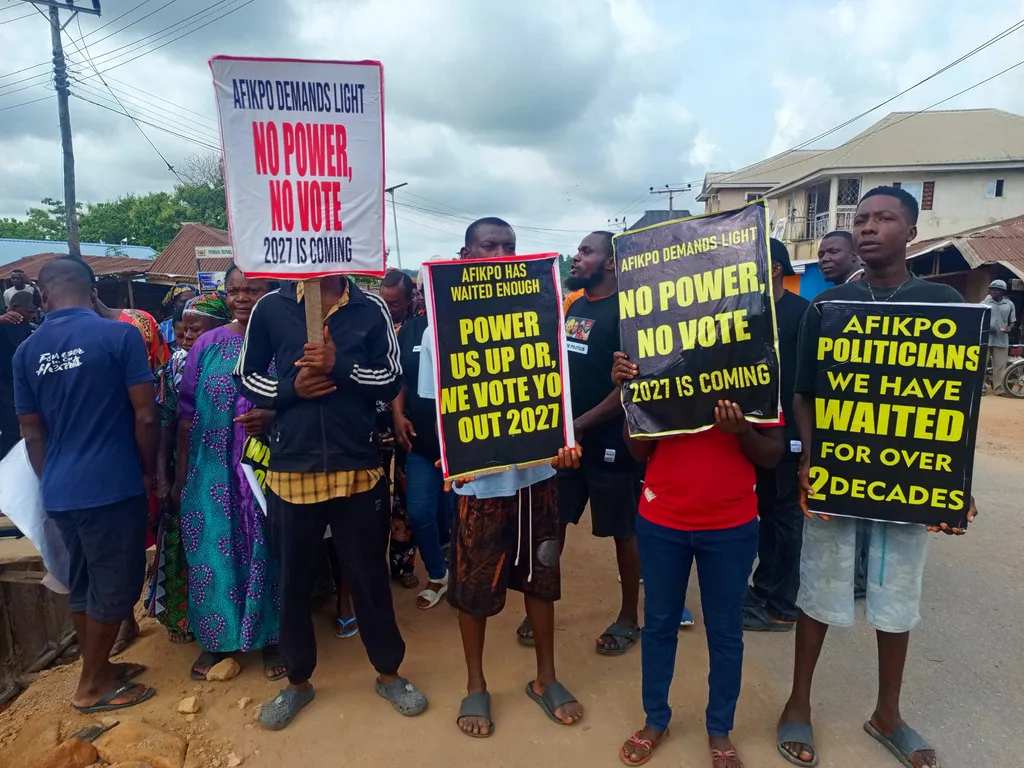 “NO LIGHT, NO VOTE”: AFIKPO YOUTHS STAGE PROTEST OVER 25-YEAR BLACKOUT